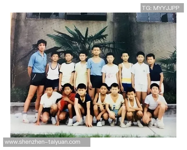 少年姚明的成长之路与篮球梦想的追逐照片回顾